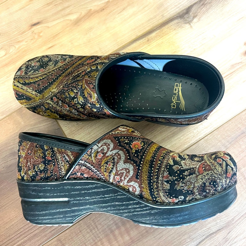 Dansko Velvet Paisley Brown Clogs Size:38